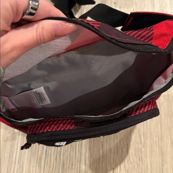 Columbia Zigzag Hip Pack Red Black Plaid Fanny Pack NWT Unisex - Picture 4 of 4